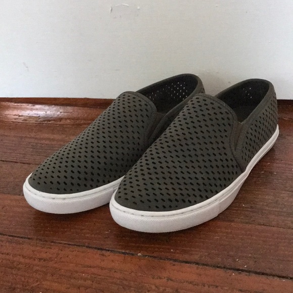 Steve Madden Shoes - Steve Madden slip ons